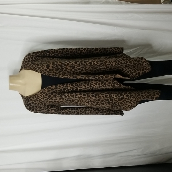 CASHMERE CARDIGAN BY SAKS FIFTH AVENUE IN ANIMAL PRINT SIZE MEDIUM - Picture 1 of 8